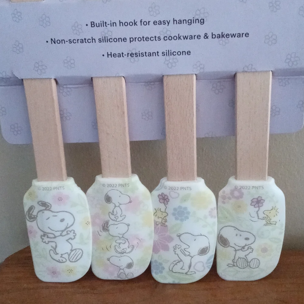 Snoopy spatulas